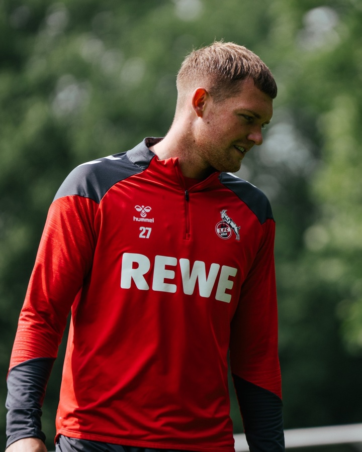 青年队参加, 足球俱乐部