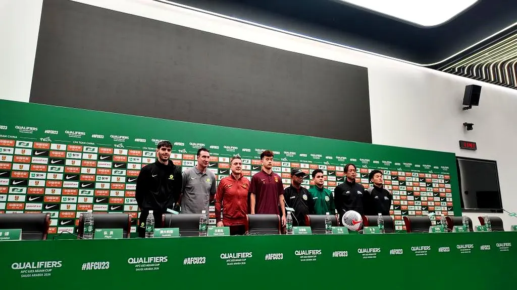 球员们围坐, yid