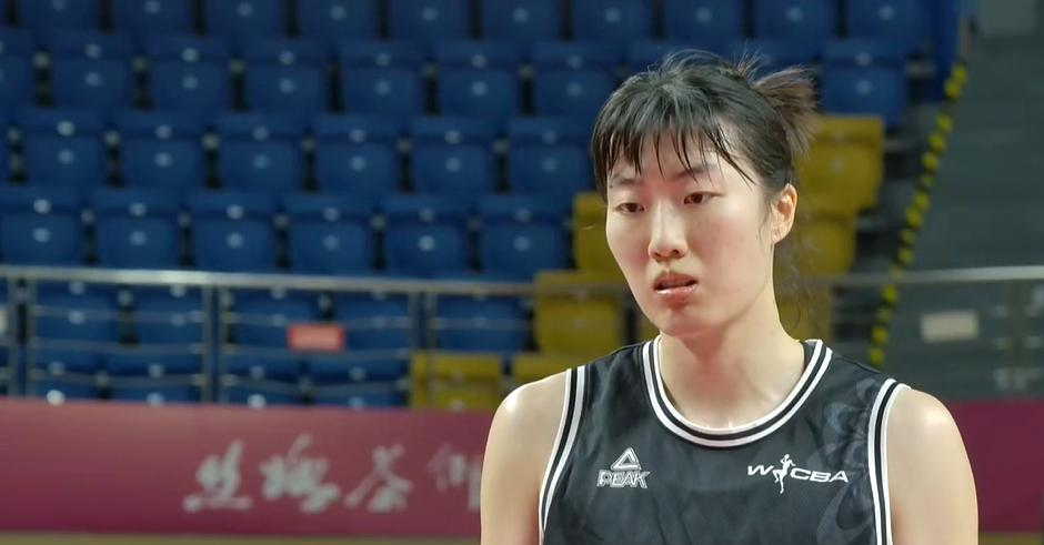 asbmz, 在缺席两场, 阶段展现出